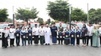 Bupati Majalengka H. Eman Suherman menyerahkan tujuh unit ambulans baru untuk Puskesmas di Majalengka