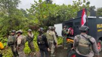 Satgas Damai Cartenz bersama TNI-Polri berhasil mengevakuasi empat pekerja tambang selamat dari aksi KKB di Yahukimo.