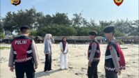 Ditpamobvit Subdit Wisata Polda Bengkulu melaksanakan patroli dialogis di Pantai Panjang untuk menjaga keamanan pengunjung, mengantisipasi gangguan kamtibmas, dan memberikan rasa aman.