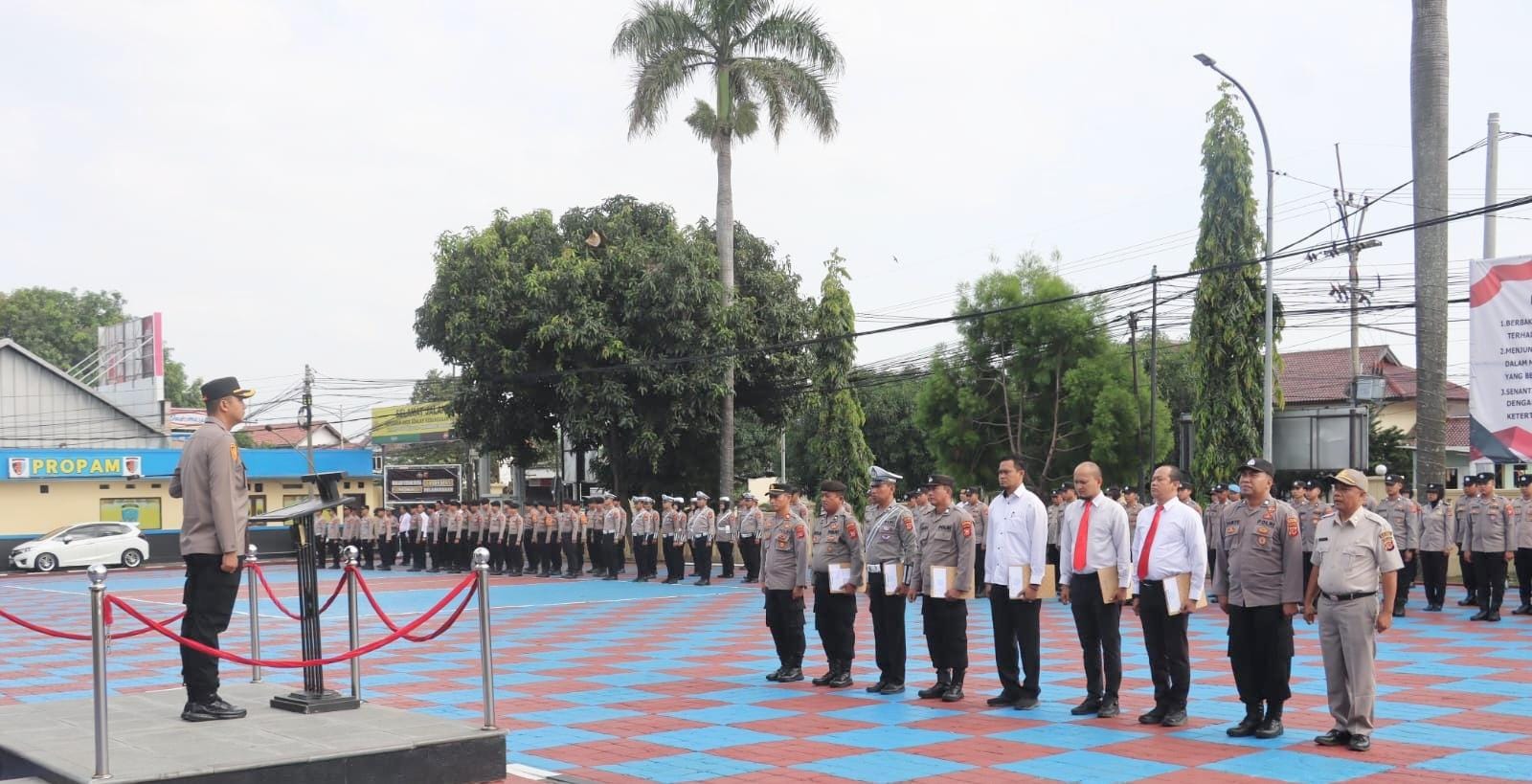 Kapolres Majalengka AKBP Willy Andrian mengingatkan seluruh personel Polri untuk menjauhi perilaku hedon dan menampilkan sikap sederhana agar tetap menjadi teladan bagi masyarakat.