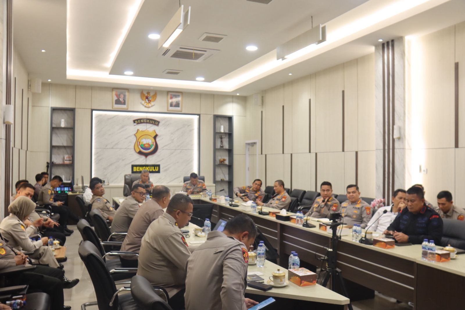 Polda Bengkulu mengikuti Dialog Nasional Transformasi Polri bersama akademisi dan aktivis. Forum ini mendorong keterbukaan, transparansi, dan akuntabilitas institusi kepolisian.