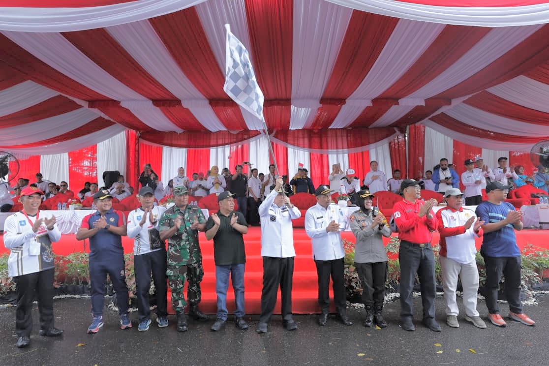 Gubernur Hidayat Arsani bersyukur pawai karnaval HUT RI ke-80 di Babel disambut antusias masyarakat dan dorong pertumbuhan ekonomi daerah.