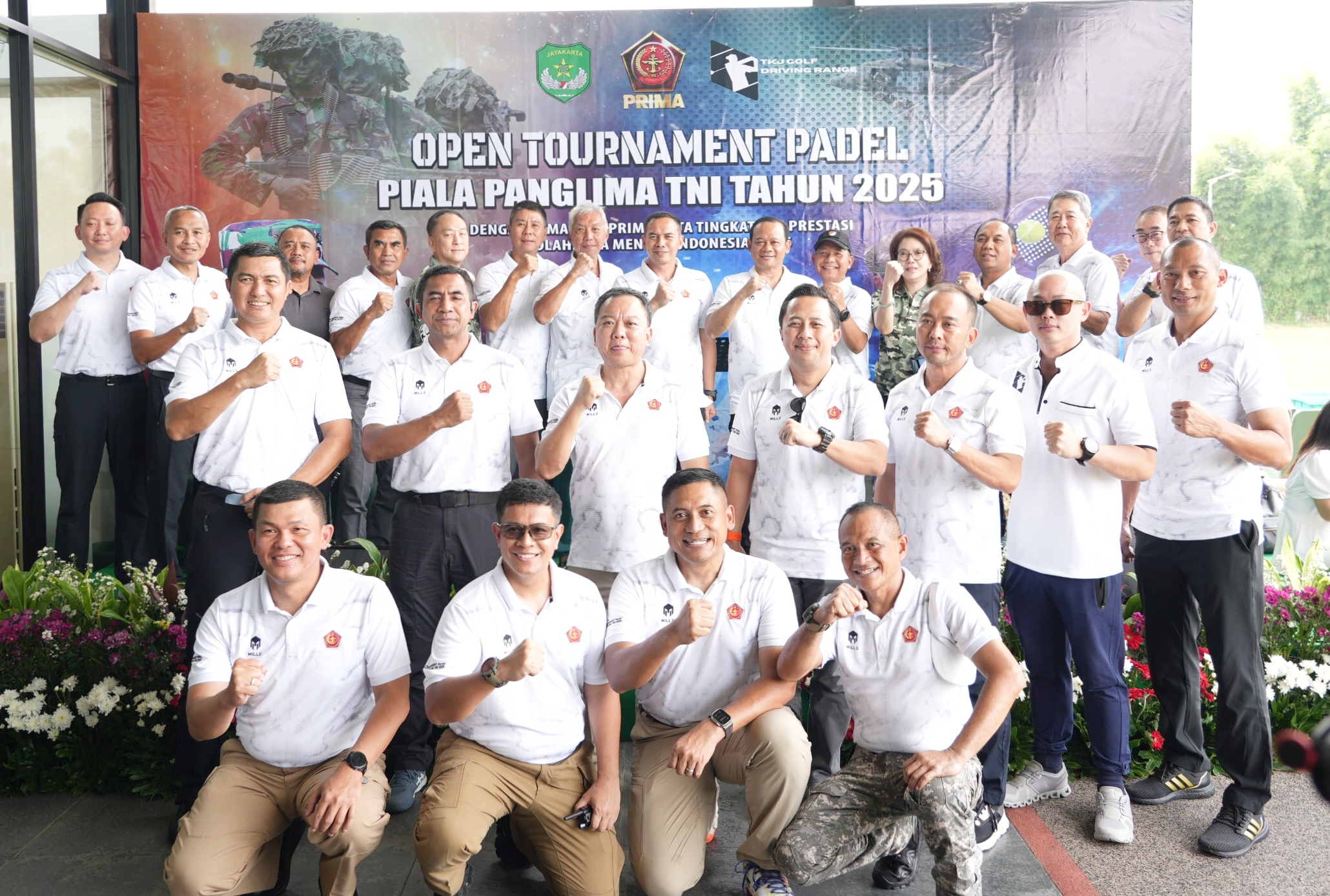 Pangdam Jaya, Mayor Jenderal (Mayjen) Deddy Suryadi secara resmi menutup kegiatan Open Tournament Padel Piala Panglima TNI Tahun 2025.