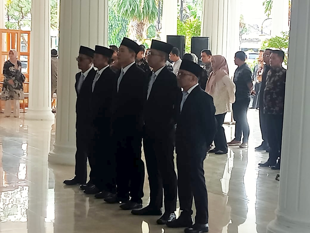 Bupati Majalengka H. Eman Suherman melantik direksi dan komisaris baru PT SMU serta menekankan pentingnya integritas, efisiensi, dan peningkatan kontribusi PAD.