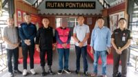 Kejari Landak menahan mantan Kades Tolok dalam kasus korupsi Dana Desa Rp683 juta.