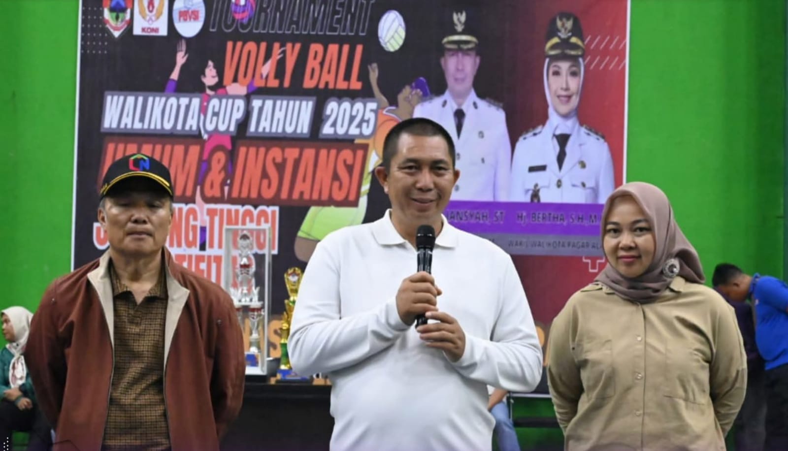 Wali Kota Pagar Alam Ludi Oliansyah menutup Turnamen Voli Wali Kota Cup 2025