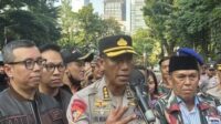 Polda Metro Jaya gelar patroli skala besar hingga masuk gang-gang di Jakarta pasca-demo.