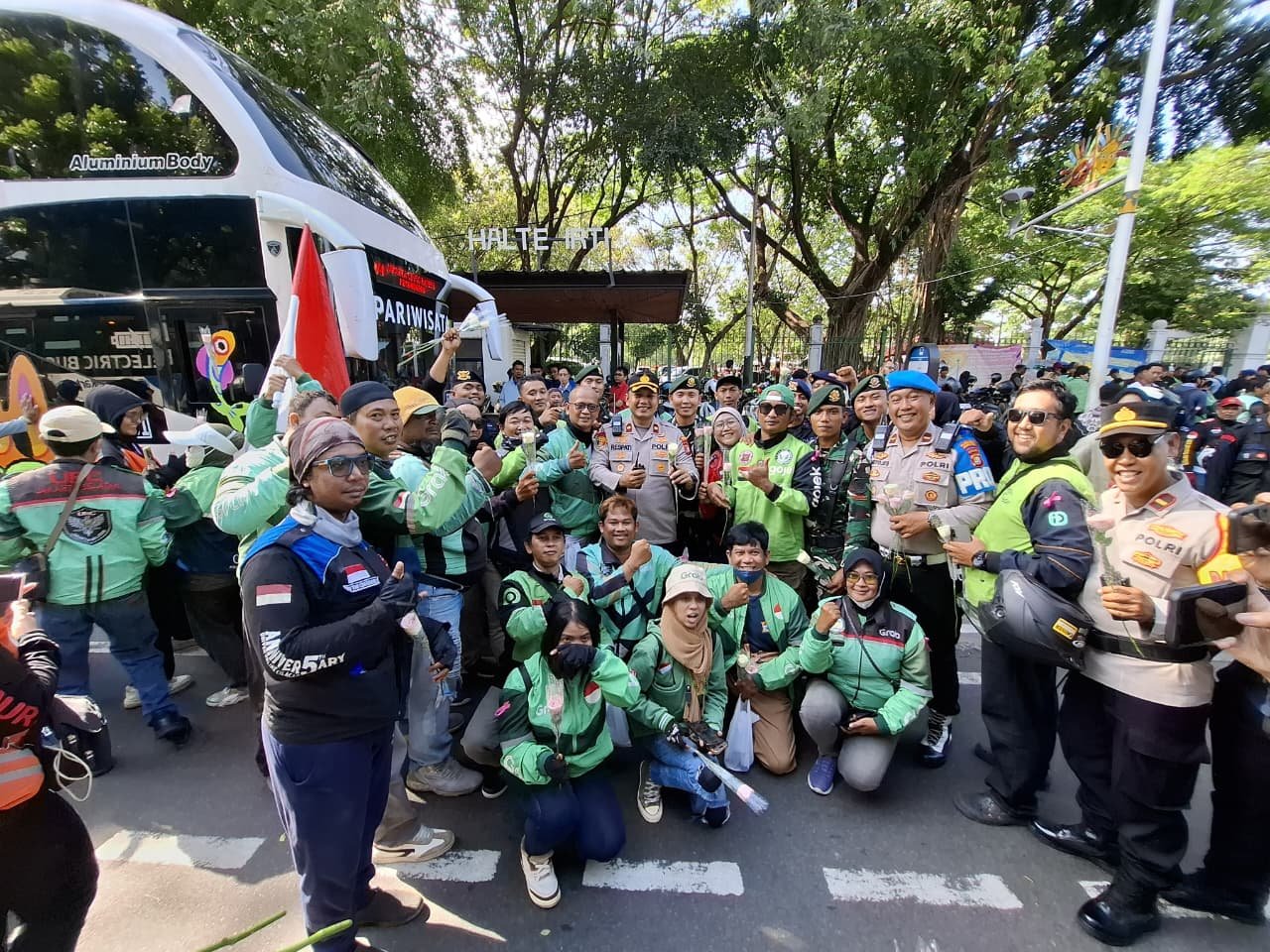 Aksi damai ini diapresiasi Kapolsek Metro Gambir.