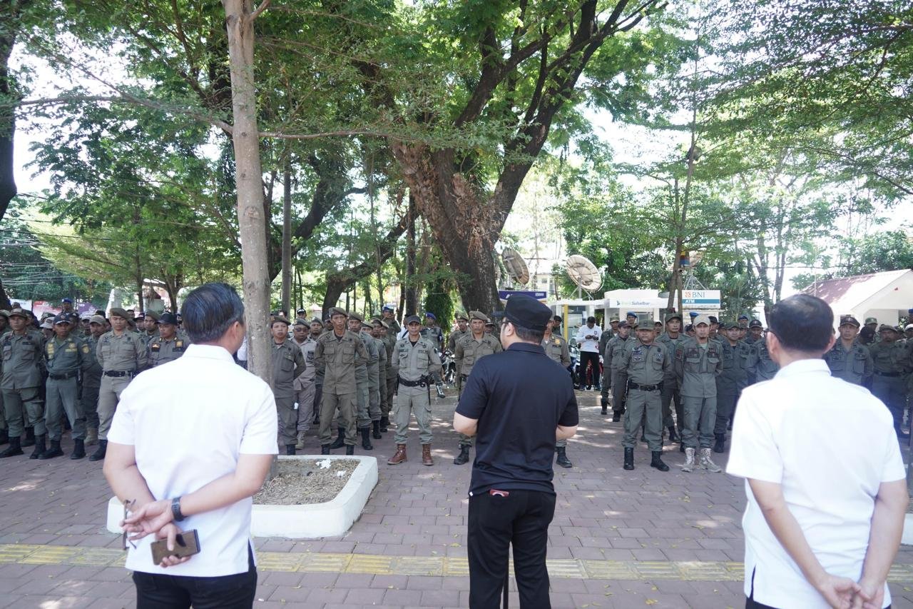 Pemkab Gowa kerahkan 348 personel Satpol PP untuk mengamankan aset daerah saat demo di Kantor Bupati dan DPRD, imbau aksi tetap damai.