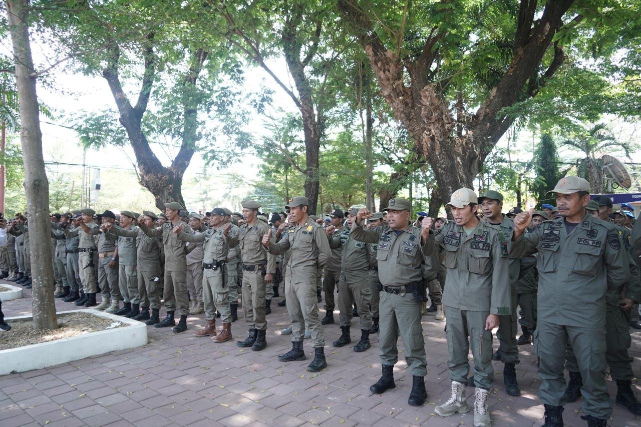 Pemkab Gowa kerahkan 348 personel Satpol PP untuk mengamankan aset daerah saat demo di Kantor Bupati dan DPRD, imbau aksi tetap damai.