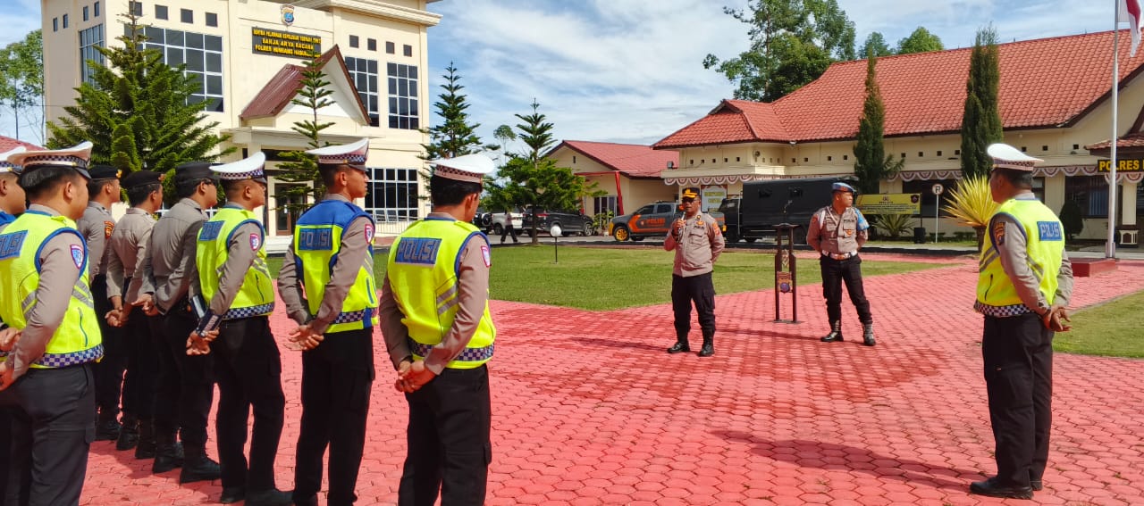 Polres Humbahas melaksanakan patroli skala besar di wilayah hukum Humbang Hasundutan untuk menjaga Kamtibmas dan memastikan situasi tetap aman dan kondusif.