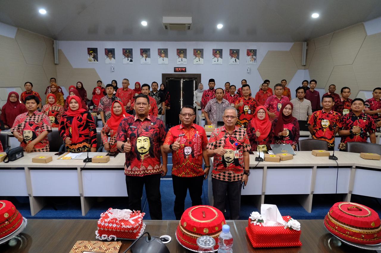DiskominfoSP Gowa dorong digitalisasi administrasi sekolah dengan sertifikat dan tanda tangan elektronik.