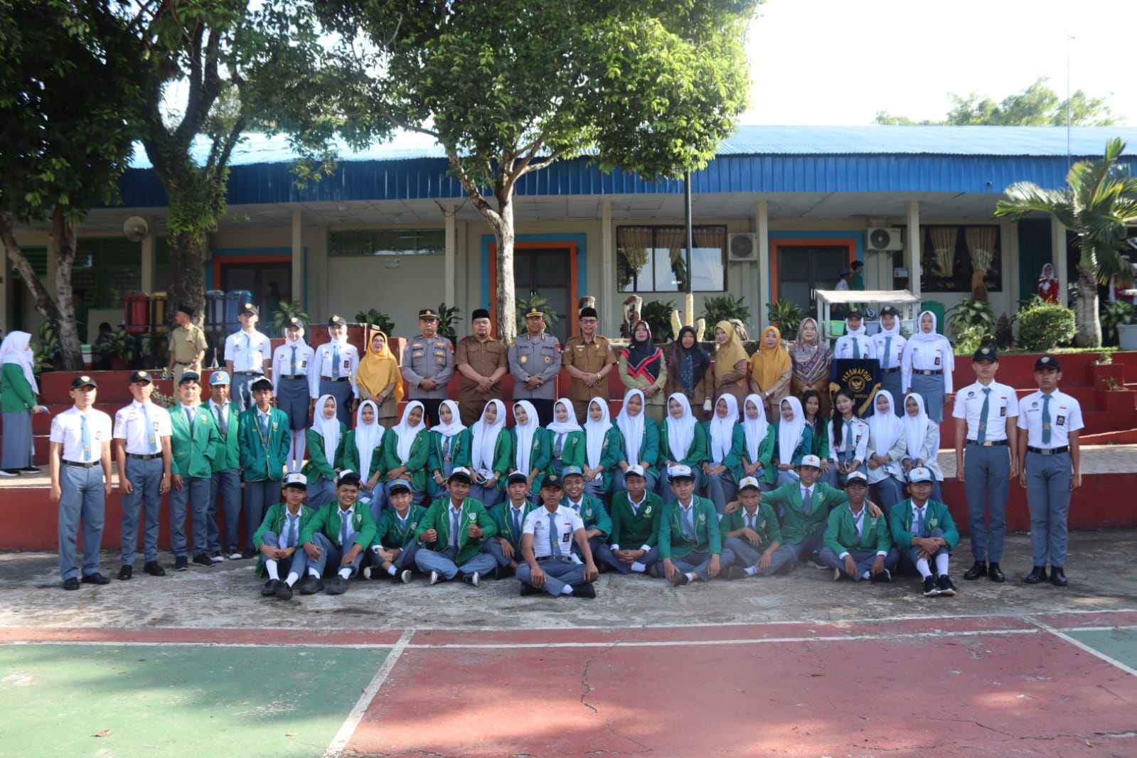 Karo Logistik Polda Bengkulu Ingatkan Bahaya Kenakalan Remaja di SMAN 4 Karo Logistik Polda Bengkulu Ingatkan Bahaya Kenakalan Remaja di SMAN 4