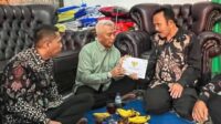 Mukhlisin Serahkan Bantuan Baznas di Masjid Jami An-Nur