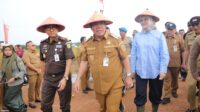 Gubernur Babel Hidayat Arsani menghadiri Panen Raya Lisum Sejahtera di Desa Bukit Terap, Bangka Selatan.