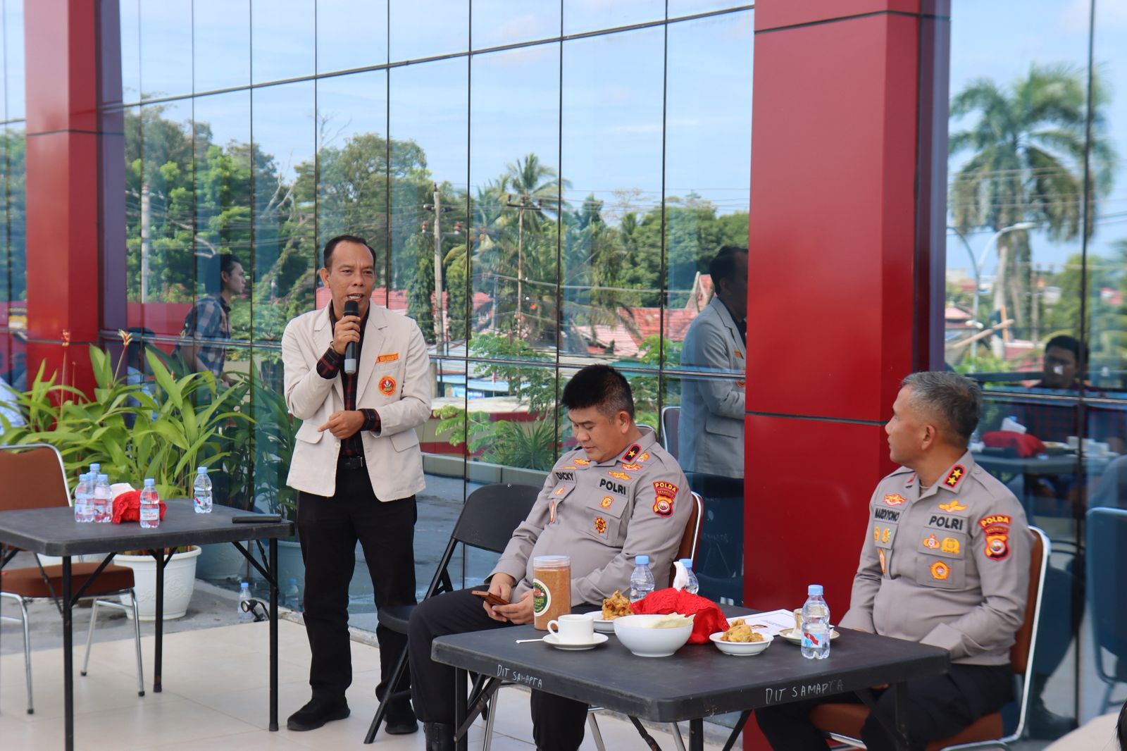 Kapolda Bengkulu Irjen Pol. Mardiyono mengajak mahasiswa menjaga aspirasi damai dalam acara ramah tamah di Polda Bengkulu