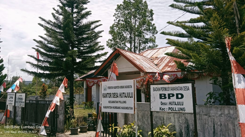 Kantor Desa Hutajulu, Kecamatan Pollung, Kabupaten Humbang Hasundutan.