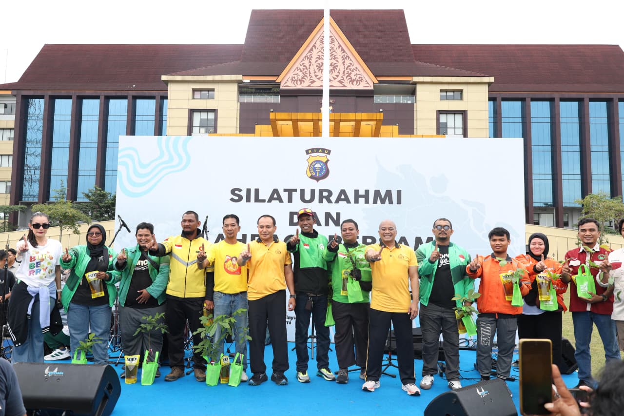 Polda Riau dan ratusan driver ojol kumpul bareng di Pekanbaru.