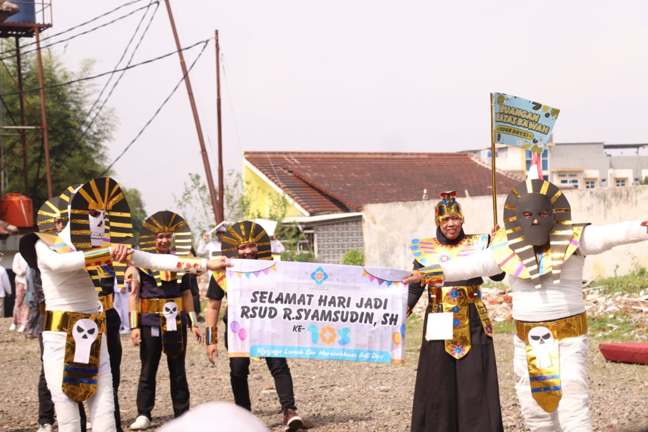 RSUD R. Syamsudin Sukabumi memperingati HUT ke-105 dengan bazar UMKM, donor darah, dan penyuluhan kesehatan. RSUD R. Syamsudin Sukabumi memperingati HUT ke-105 dengan bazar UMKM, donor darah, dan penyuluhan kesehatan.