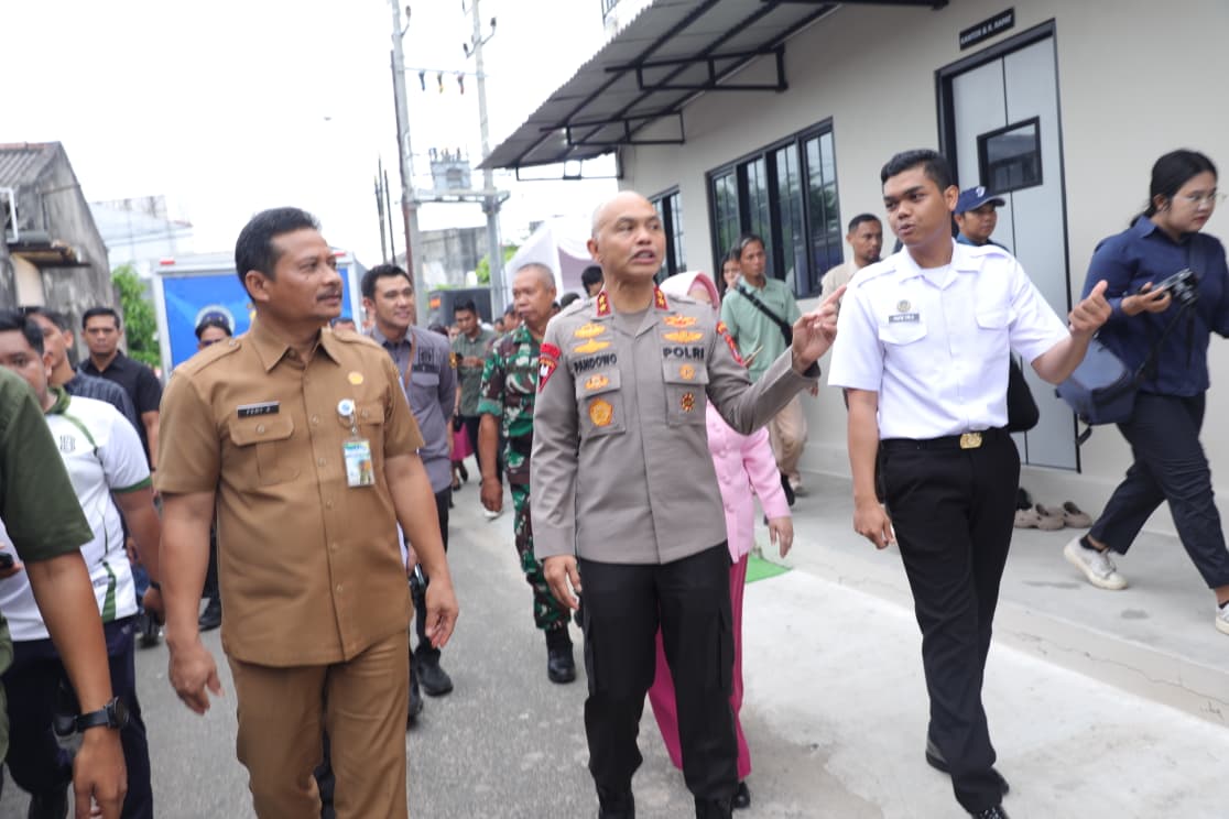 Kapolda Hendro: SPPG Siap Layani 21 Ribu Paket Makan Bergizi Setiap Hari Kapolda Hendro: SPPG Siap Layani 21 Ribu Paket Makan Bergizi Setiap Hari