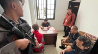 Sat Samapta Polres Majalengka melaksanakan pengawalan tahanan ke Kejaksaan Negeri Majalengka.