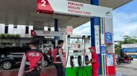 Ditsamapta Polda Bengkulu menggelar patroli dialogis dan pengaturan lalu lintas di sejumlah SPBU Kota Bengkulu