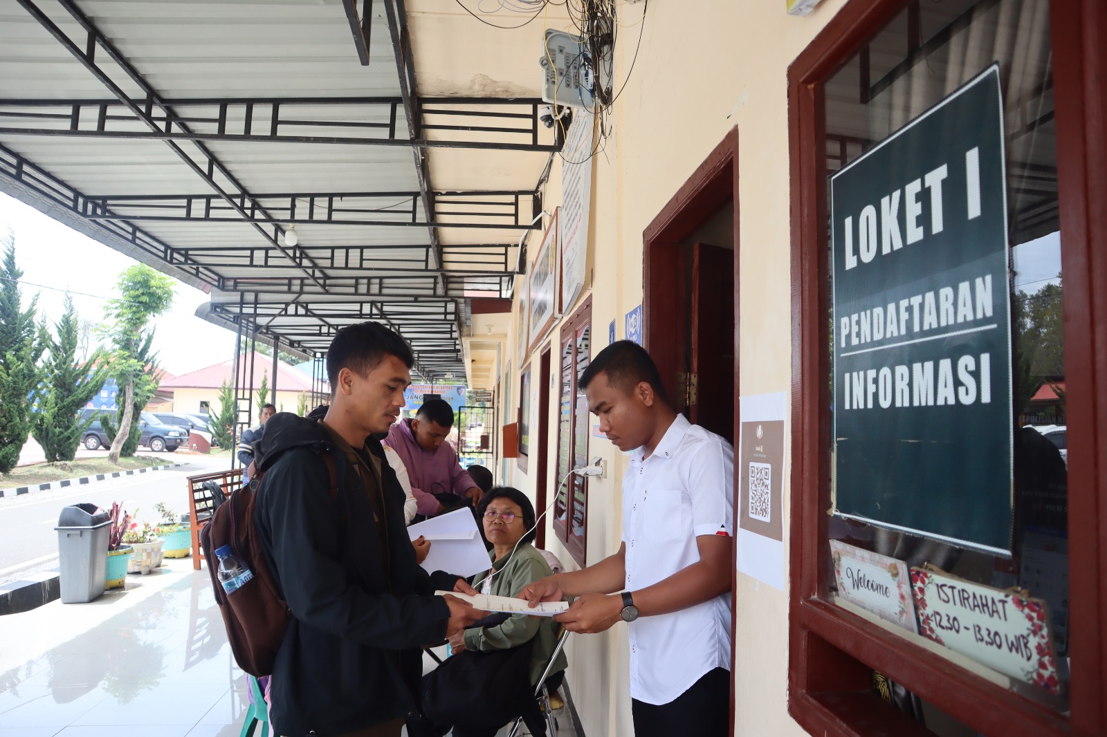 Polres Humbahas mempermudah penerbitan SKCK dengan sistem online melalui aplikasi Polri Presisi.
