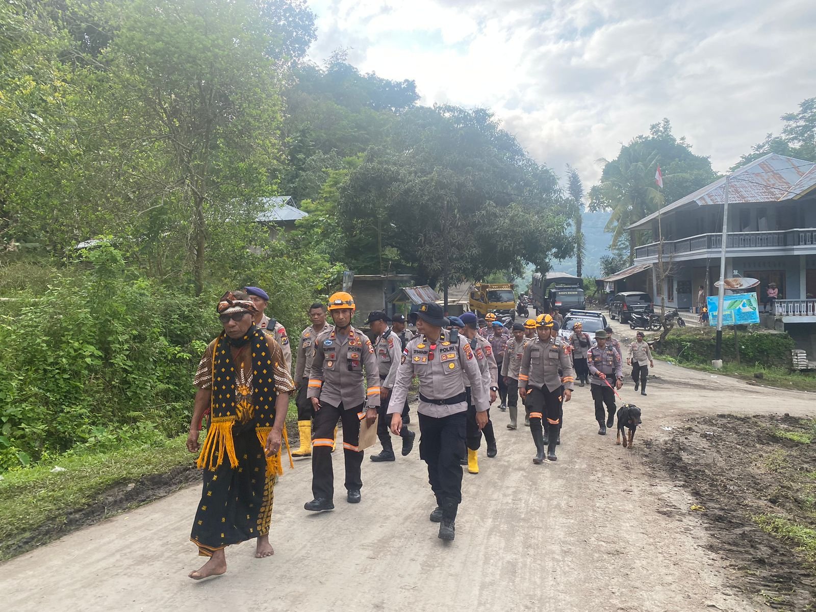 Operasi SAR ini mempertegas komitmen Polri Presisi dalam misi kemanusiaan. Operasi SAR ini mempertegas komitmen Polri Presisi dalam misi kemanusiaan.