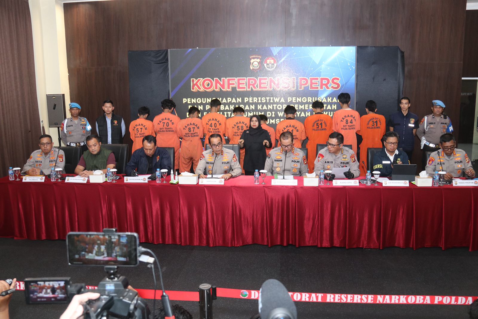 Polda Sumsel menangkap 25 tersangka aksi perusakan dan pembakaran di Palembang dan OKU.