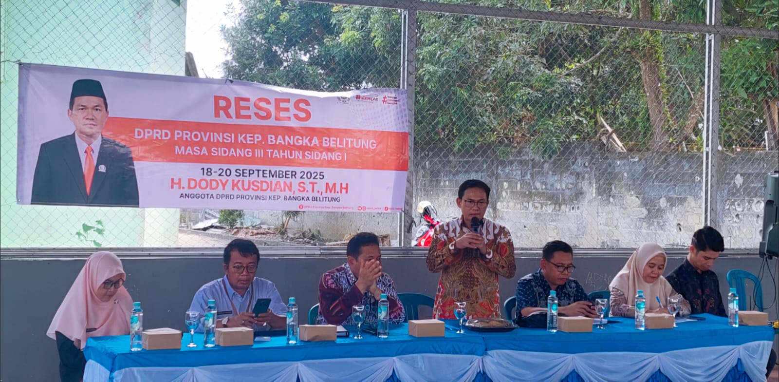 Dalam reses di LKSA Adduha, ia menyoroti masalah pendidikan desa dan arah pembangunan agro-maritim.