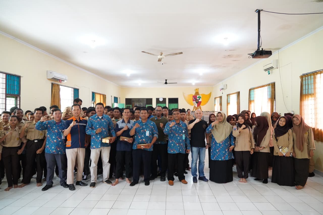 Dalam reses di SMKN 1 Koba, ia menyerap aspirasi terkait sarana, TPP guru, dan program makan bergizi.