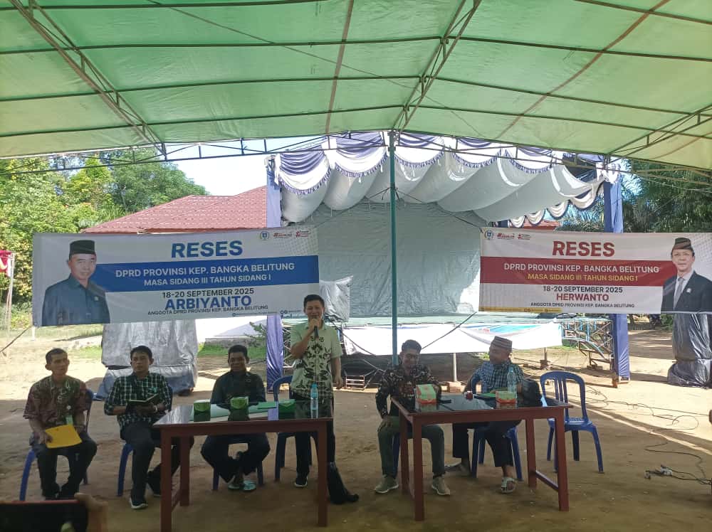 Arbiyanto dan Herwanto menggelar reses di Desa Simpang Tiga, Bangka Barat.