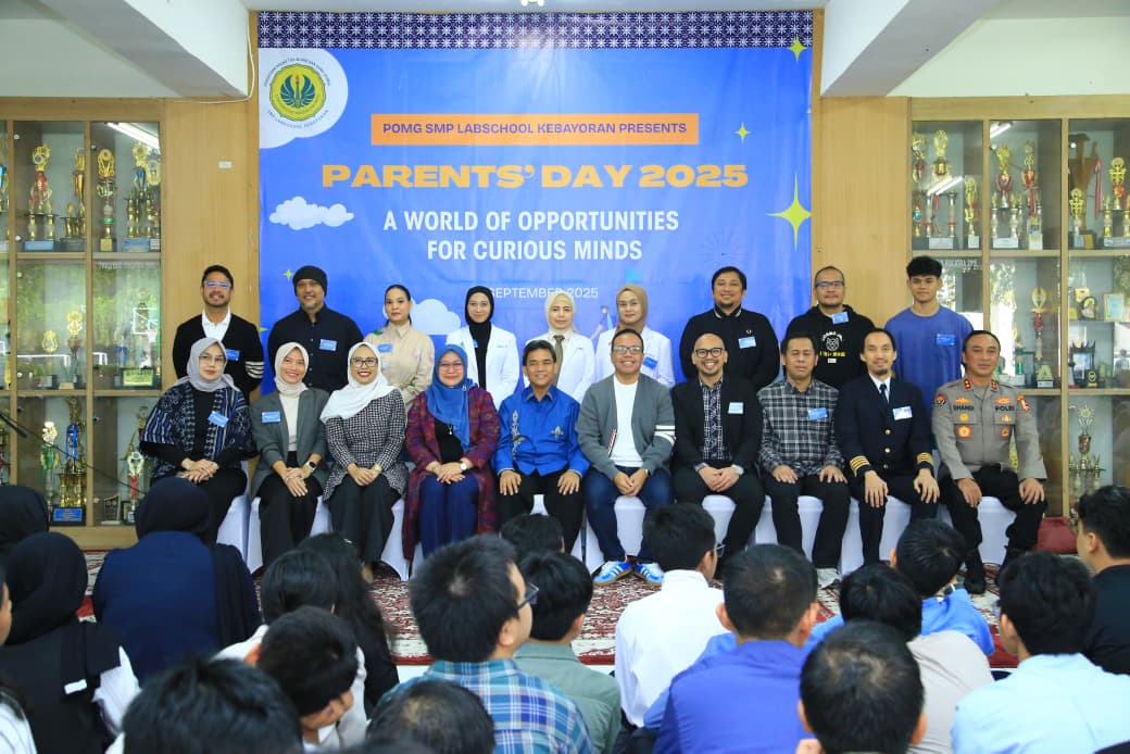 Kadiv Humas Polri Irjen Pol. Sandi Nugroho hadir di Parent’s Day SMP Labschool Kebayoran.