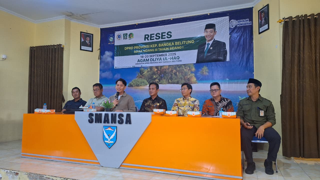 Agam Dliya Ulhaq, Sekretaris Komisi IV DPRD Babel, menyerap aspirasi SMA 1 Sungailiat.