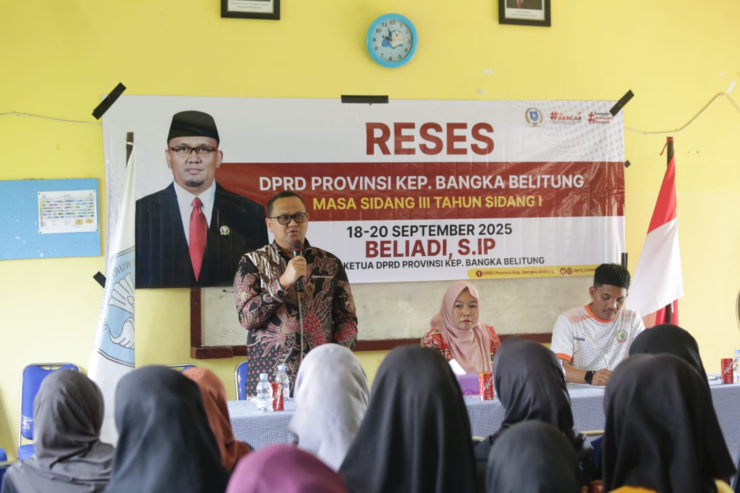 Wakil Ketua DPRD Babel, Beliadi, memotivasi siswa SMKS Handayani Manggar