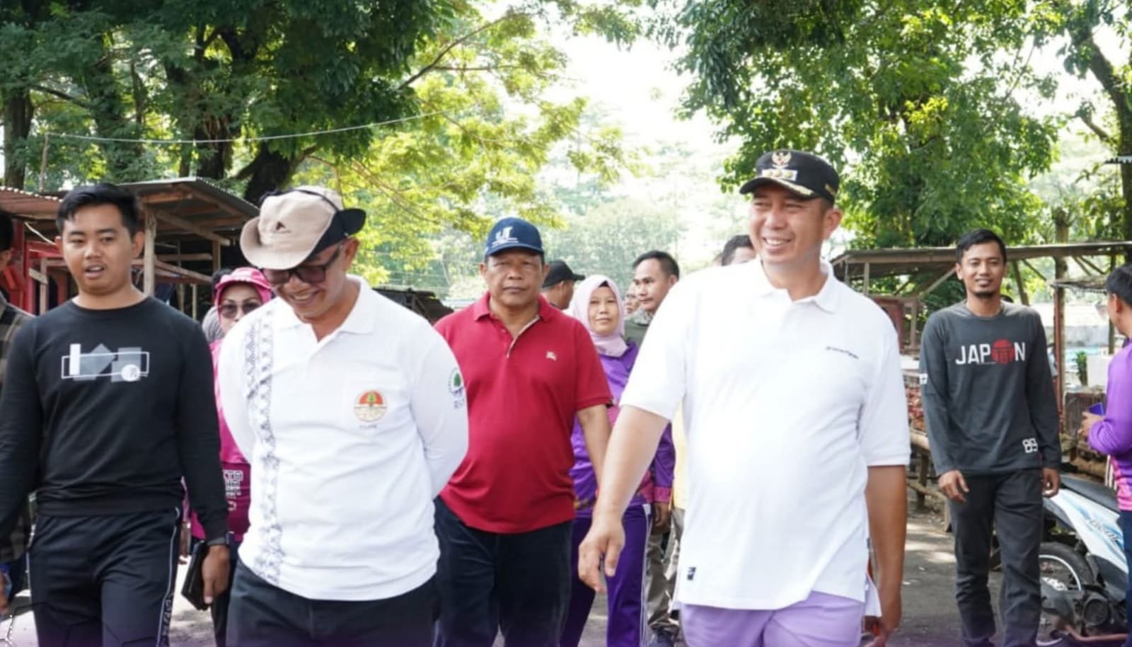 Wali Kota Pagar Alam Ludi Oliansyah memimpin aksi bersih-bersih di Pasar Nendagung