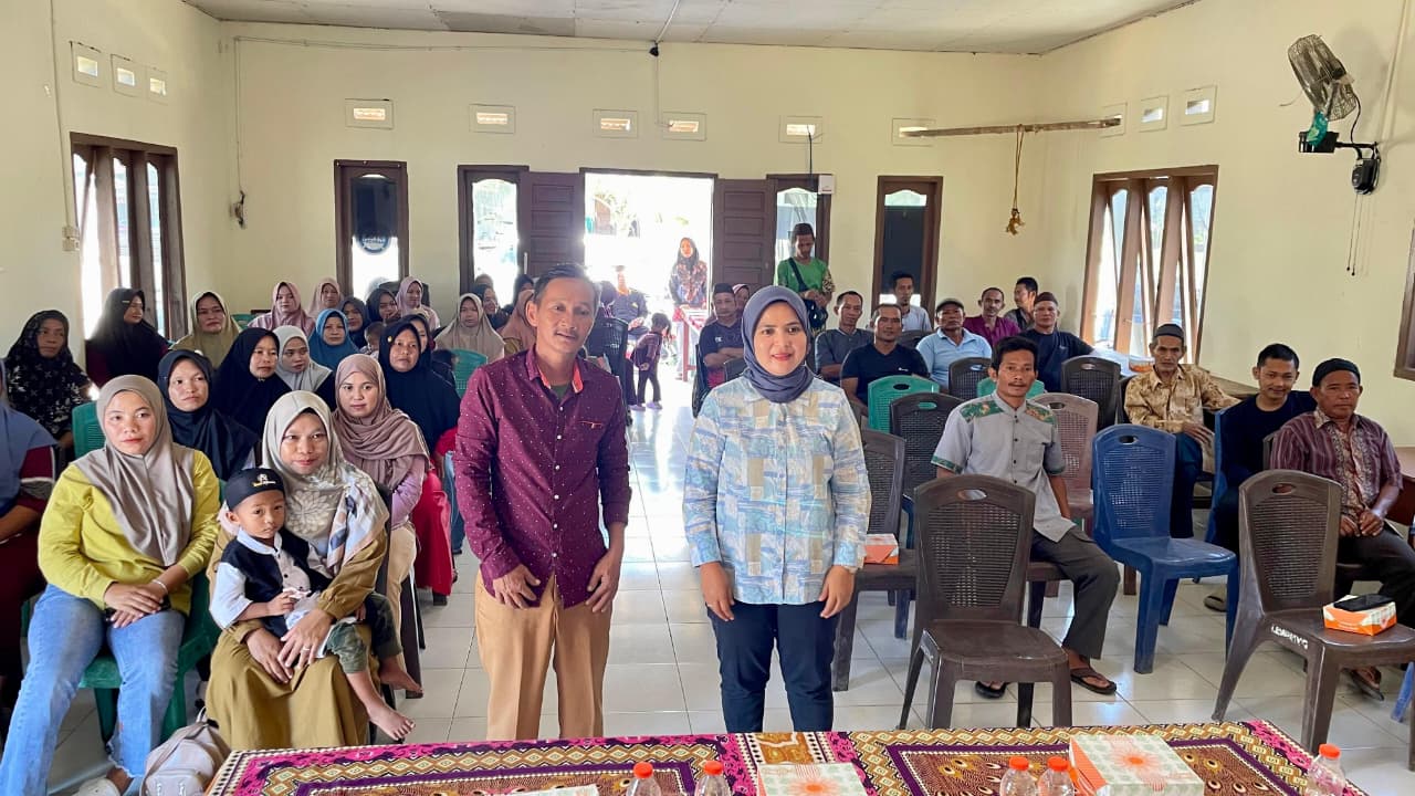 Imelda Serap Aspirasi Warga Limbung soal Jalan Rusak dan Posyandu