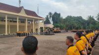 Kabid Propam Polda Bengkulu Kombes Pol. Sugeng Pujihartono mengingatkan personel untuk hidup sederhana dan bijak menggunakan media sosial saat apel olahraga pagi.
