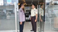 Personil Polsek Cikijing melaksanakan patroli di Bank BNI Cikijing untuk mencegah kriminalitas C3.
