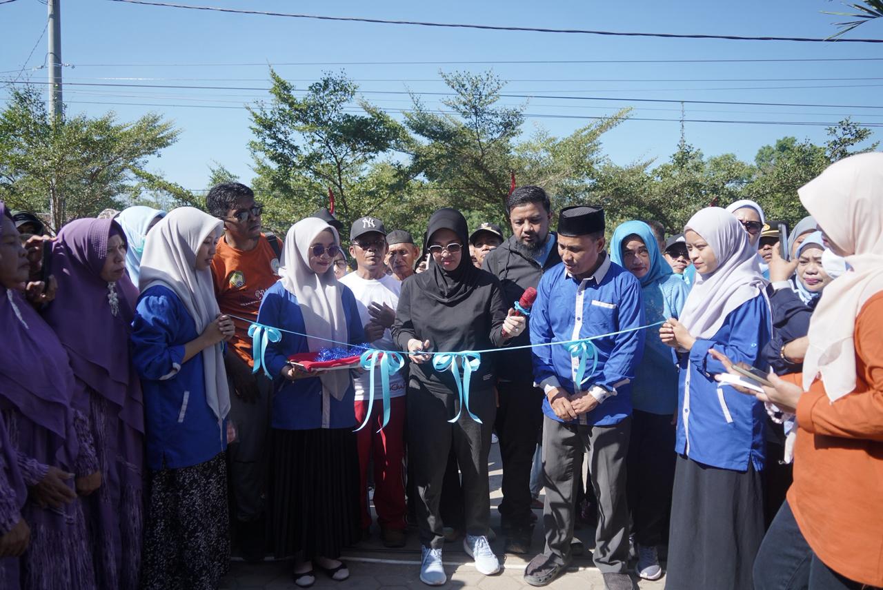 Bupati Gowa, Sitti Husniah Talenrang, mendorong ketahanan pangan lewat pemberdayaan desa, UMKM, dan program One Day One District di Kecamatan Bontonompo.