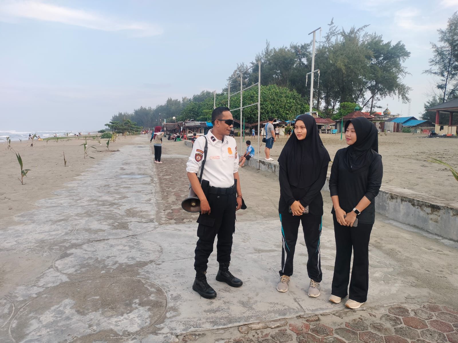 Subdit Wisata Polda Bengkulu menggelar patroli dialogis di Pantai Panjang dan Pantai Pasir Putih.
