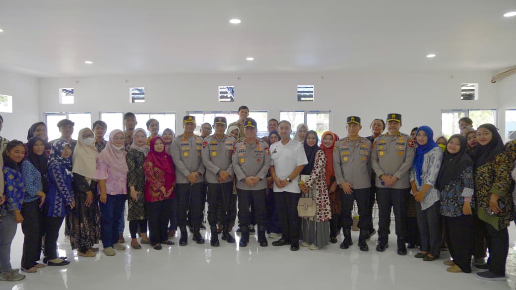Wakapolri Tinjau SPPG Gedawang, Polri Hadirkan Makanan Bergizi untuk Anak Sekolah