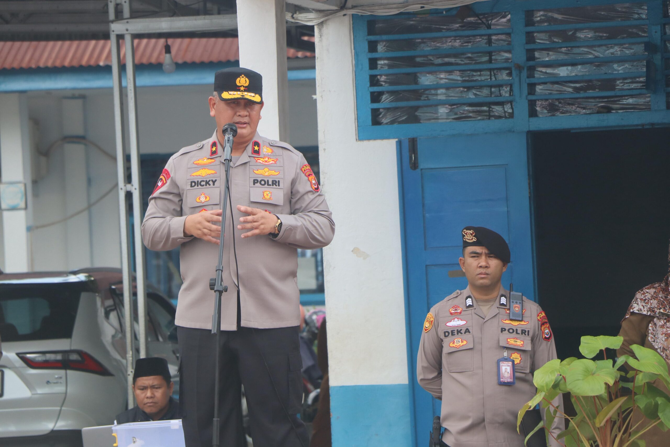 Wakapolda Bengkulu Brigjen Pol. Dicky Sondani ajak pelajar SMPN 5 disiplin, jauhi narkoba dan judi online, serta tanamkan akhlak mulia untuk masa depan.