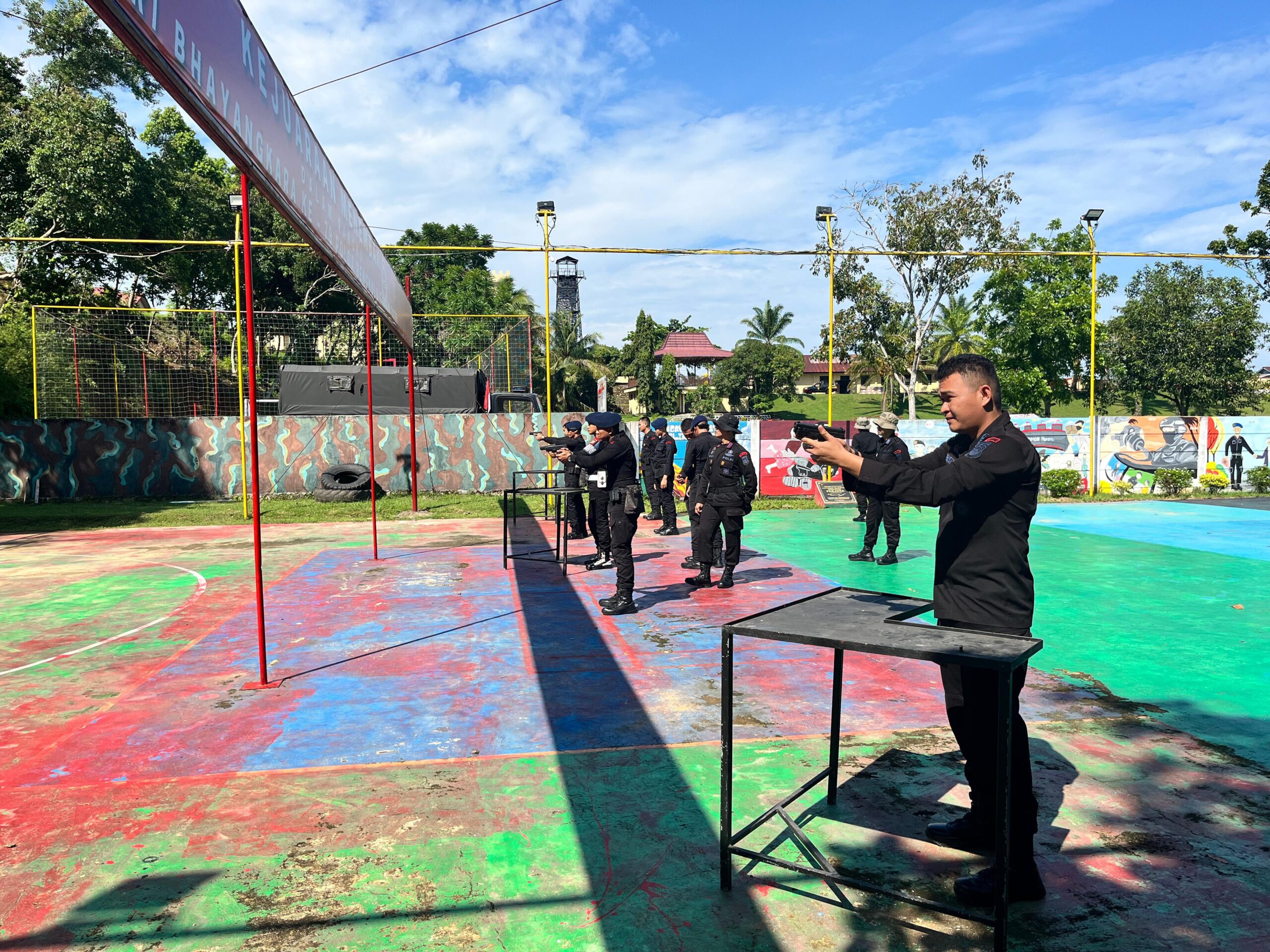 Detasemen Gegana Satbrimob Polda Bengkulu menggelar latihan menembak senjata api HS.