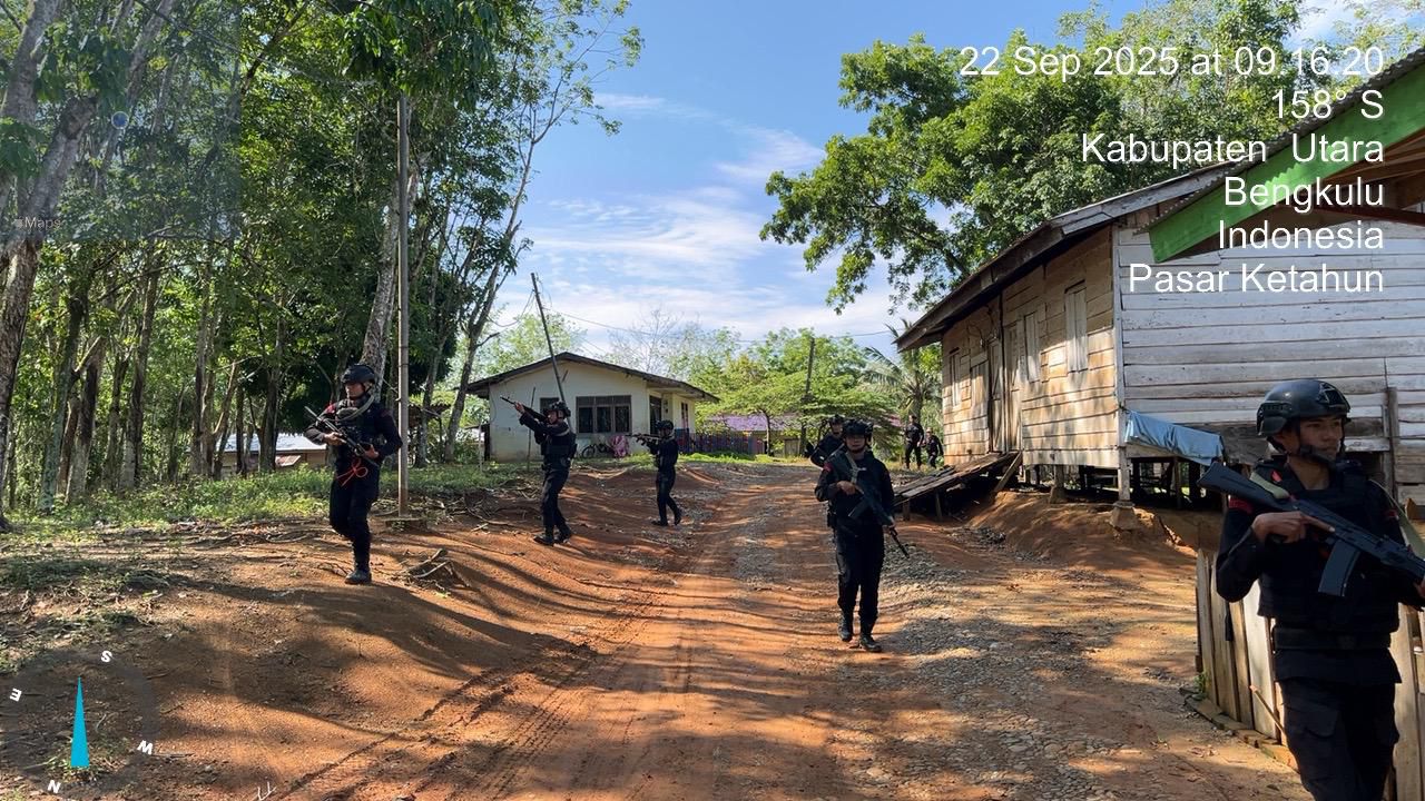 Satbrimob Polda Bengkulu menggelar latihan patroli tempur