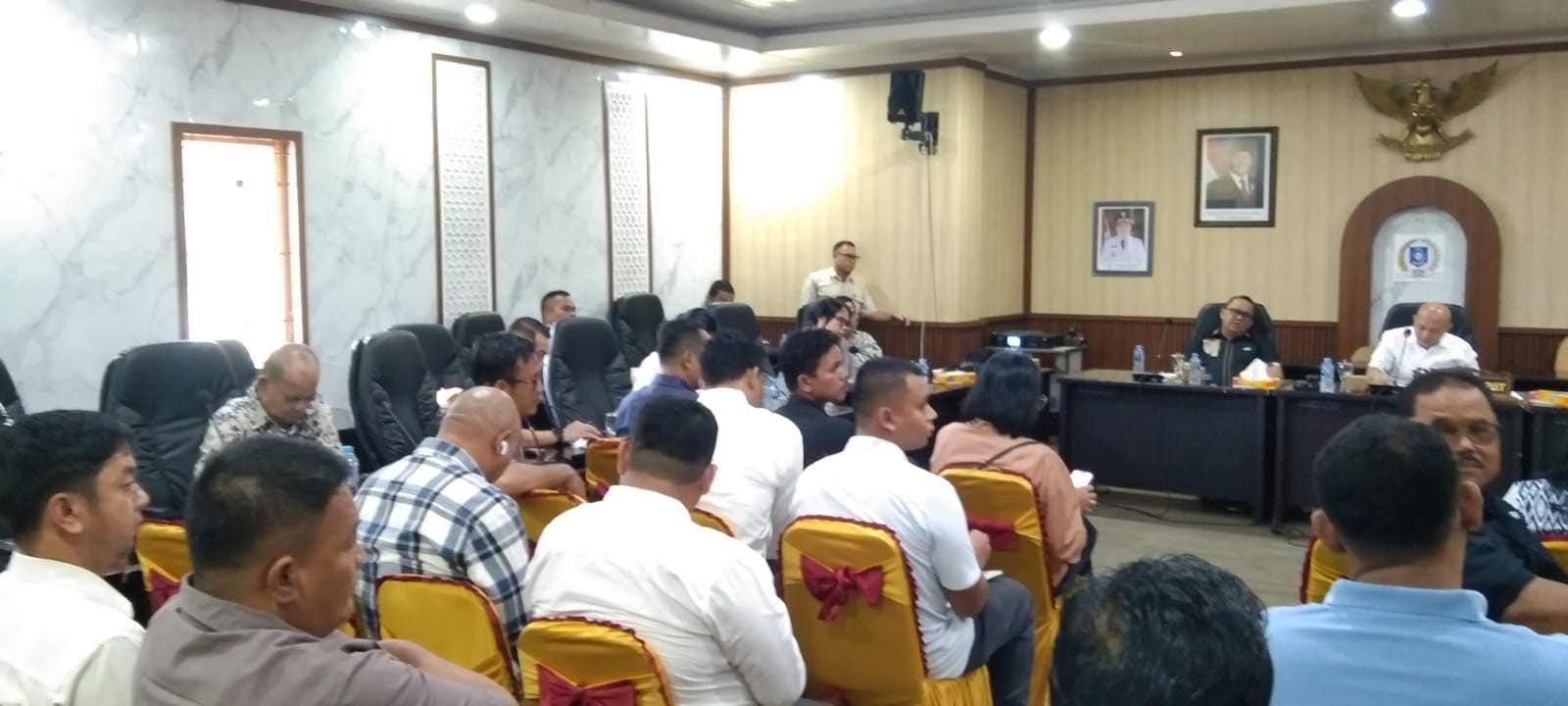 Pertemuan menyepakati pembentukan forum CSR yang difokuskan pada pendidikan dan kesehatan masyarakat. Pertemuan menyepakati pembentukan forum CSR yang difokuskan pada pendidikan dan kesehatan masyarakat.