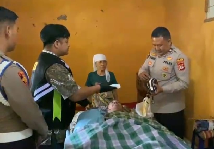 Sie Dokkes Polres Majalengka melaksanakan home visit ke Briptu M. Sholeh yang sakit menahun