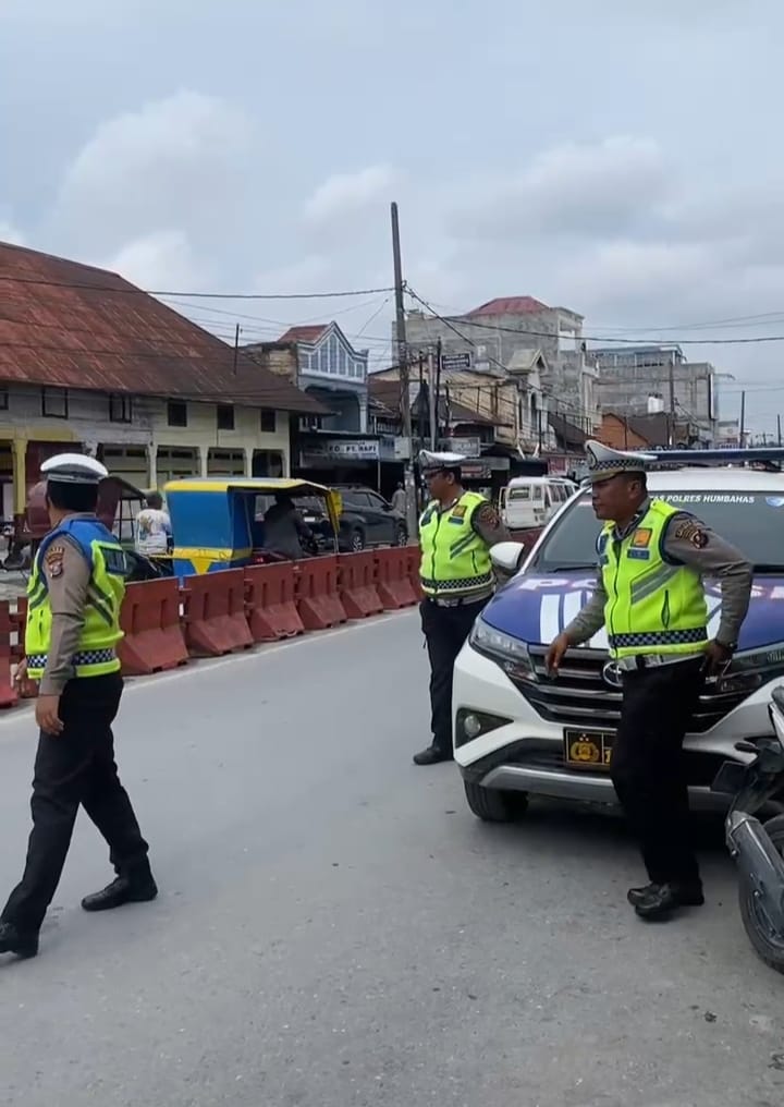 Satlantas Polres Humbahas gencarkan patroli dan edukasi keselamatan bagi sopir angkutan umum dan pelajar
