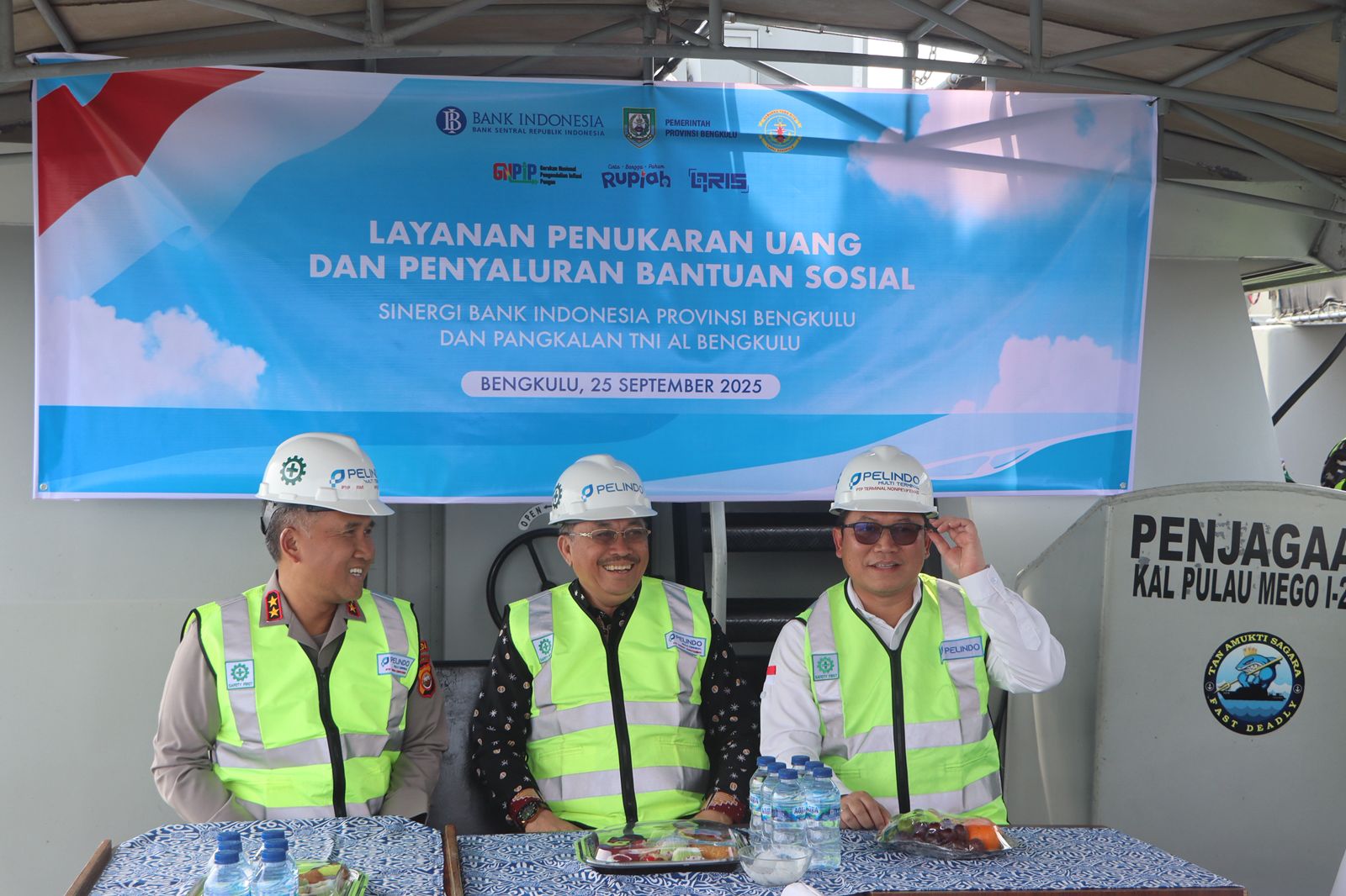 Kapolda Bengkulu Irjen Pol. Mardiyono hadiri Kick Off Kas Keliling di Pelabuhan Pulau Baai.