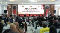 Alumni Akpol 1990 Batalyon Dhira Brata melakukan bakti sosial dengan membagikan 1.500 paket bantuan sembako di Kukar Kaltim.
